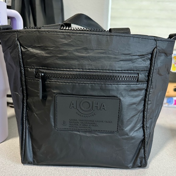 ALOHA Collection Handbags - NWT Aloha Collection Crossbody in Monochrome